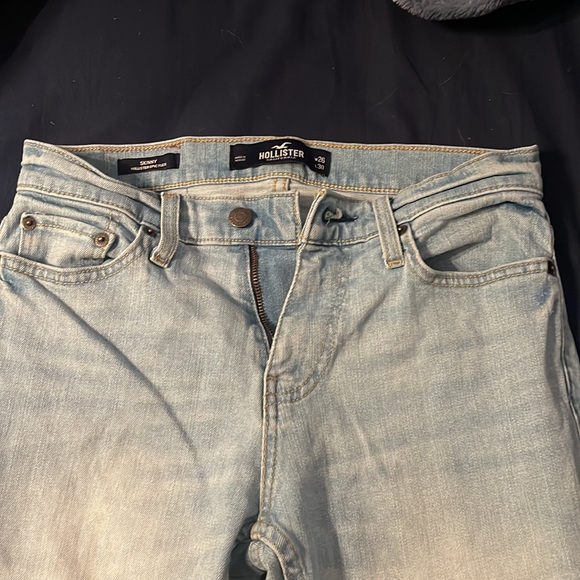 Skinny Hollister jeans, size W26 L30. Only worn once - Picture 2 of 4